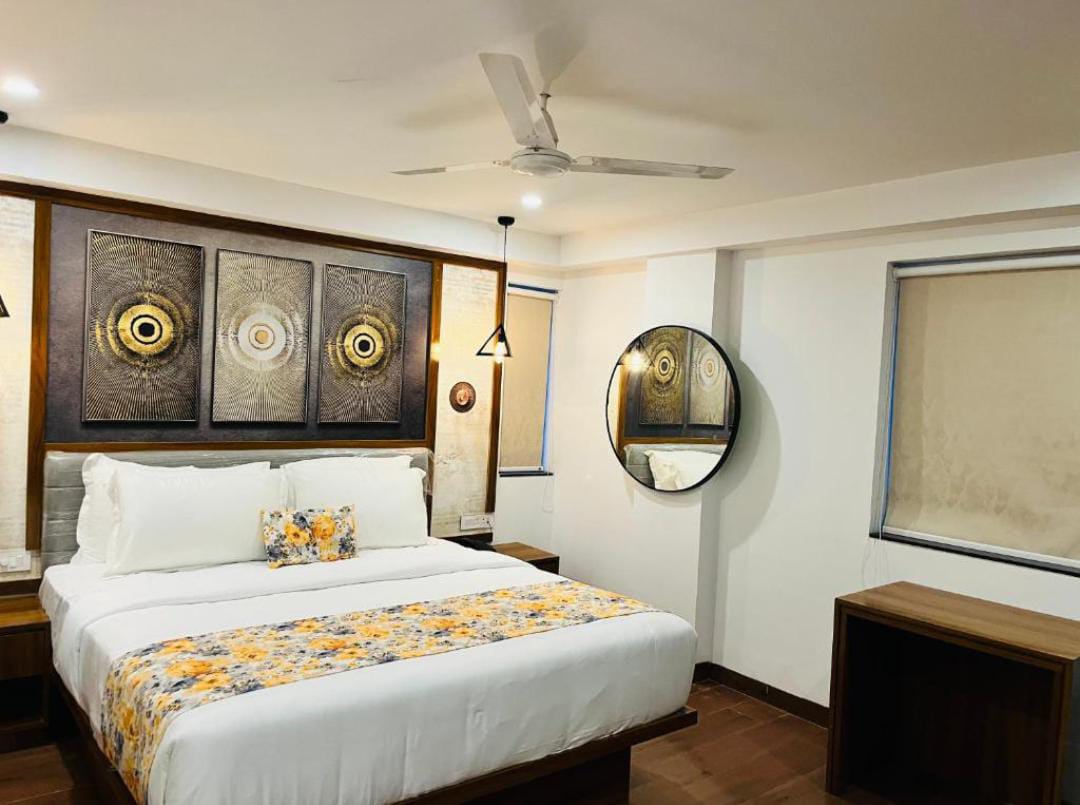 whatsapp image 2025 12 01 at 5.32.18 pm